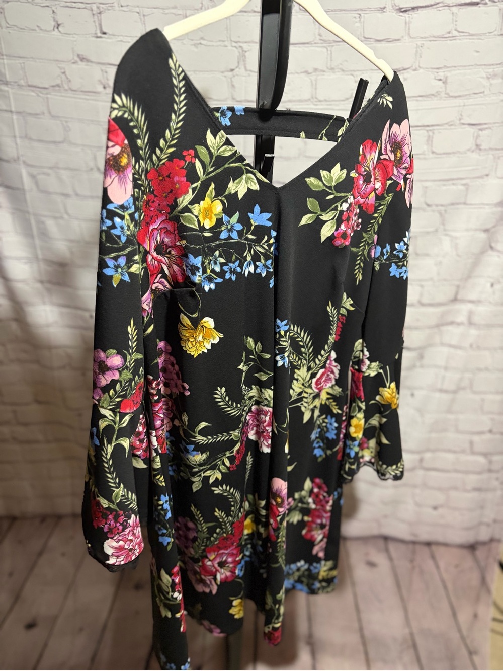 Roz & Ali Floral Print Cold-Shoulder Back Keyhole Dress Size 2X 🖤